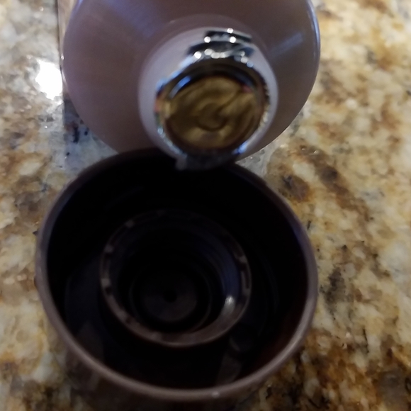 Burt's Bees Goodness Glows Tinted Moisturizer. Chestnut. Cruelty-Free - Picture 11 of 11